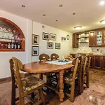 Three-bedroom In Holiday home