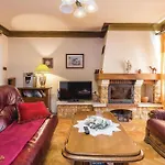 Three-bedroom In Holiday home
