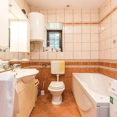 Feriehus Three-bedroom In Praputnjak