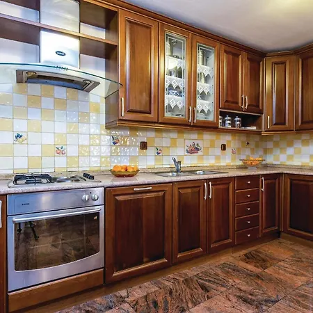 Three-bedroom In Feriehus