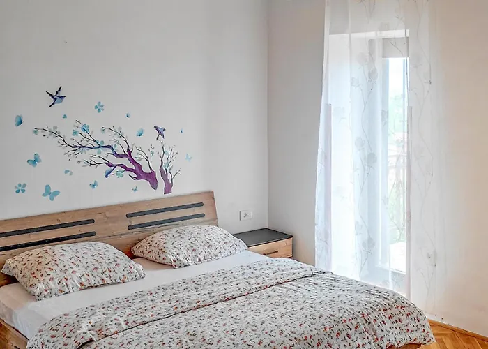 Three-bedroom In Nyaraló Praputnjak