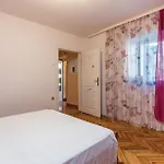 Three-bedroom In Praputnjak
