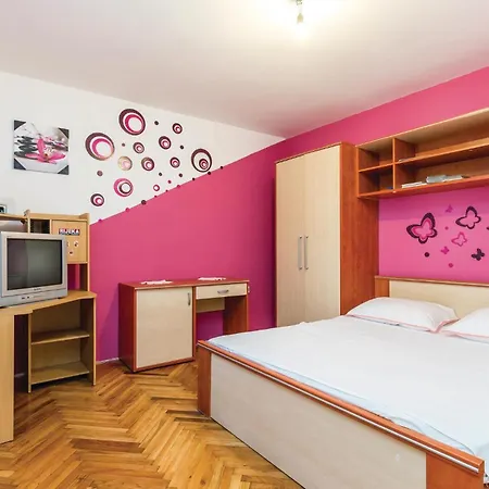 Three-bedroom In Dom wakacyjny *